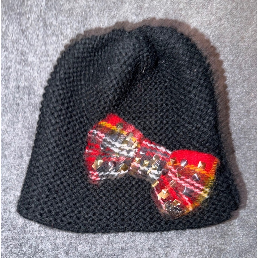 Betsey Johnson Womens Black Knit Beanie Red Plaid Studded Bow Heart Charm Hat